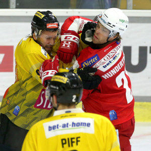 Thomas Hundertpfund (KAC) im Infight Thomas Hundertpfund (KAC) im Infight