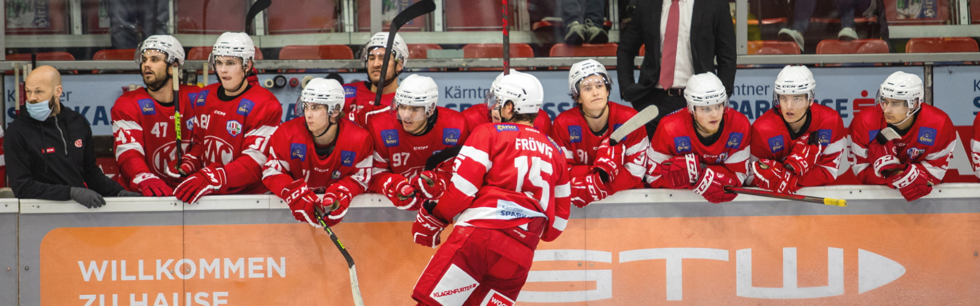 Die Spielerbank des EC-KAC Future Team