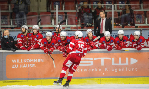 Die Spielerbank des EC-KAC Future Team