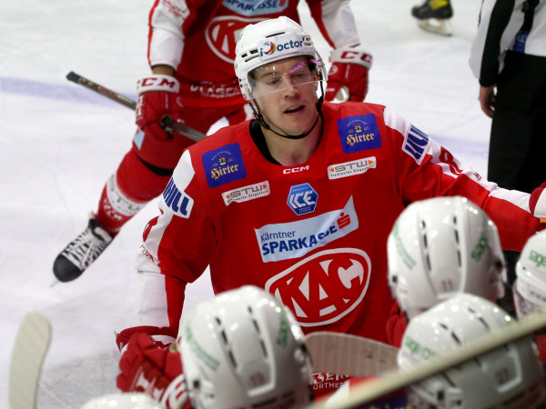 Nick Petersen nach seinem Hattrick im Spiel gegen Innsbruck