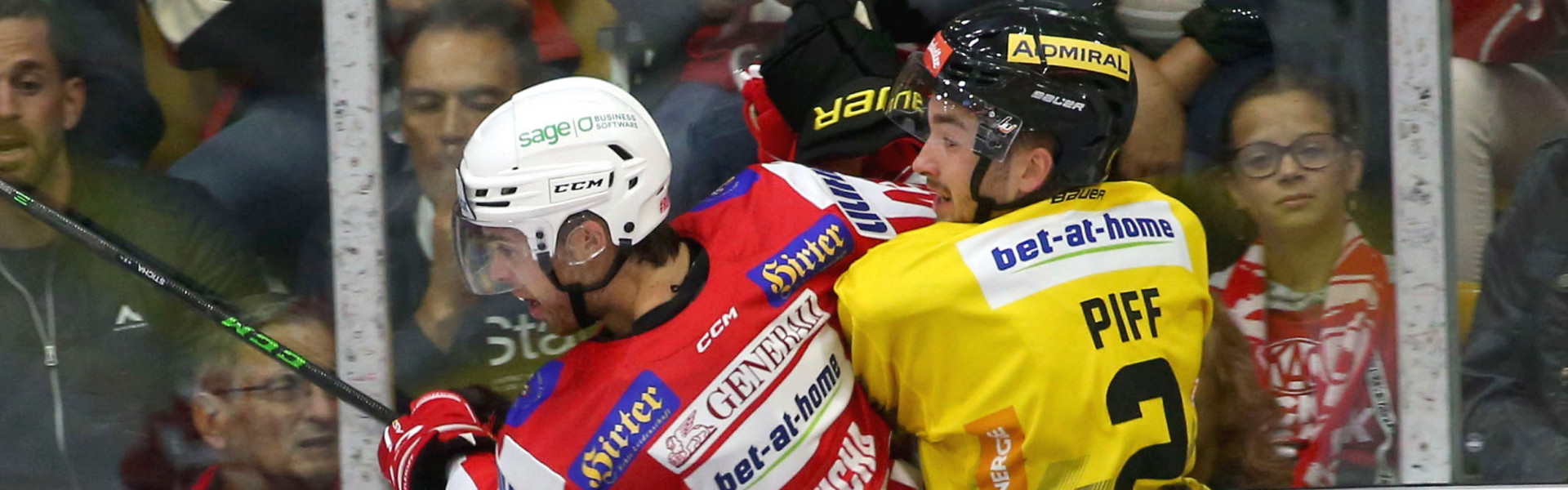 Dennis Sticha (KAC) und Lukas Piff (VIC) im Zweikampf