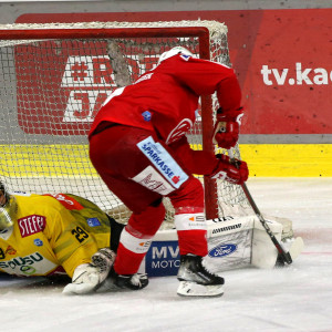 Johannes Bischofberger (KAC) gegen Bernhard Starkbaum (VIC)