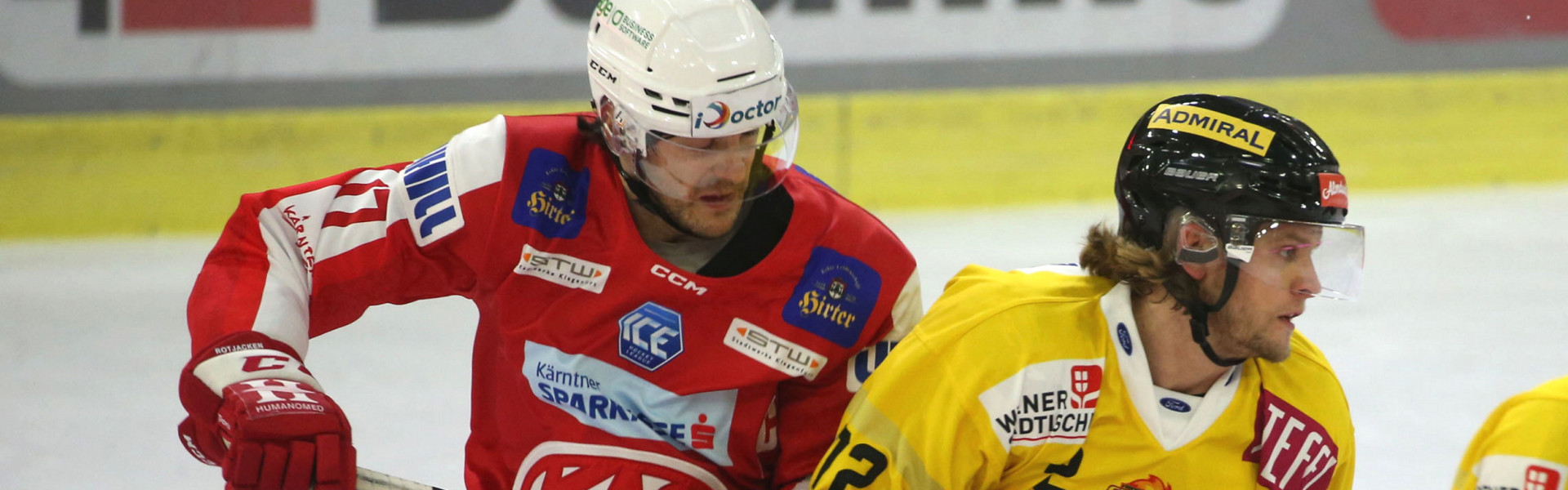 Manuel Ganahl (KAC) und Nicolai Meyer (VIC)
