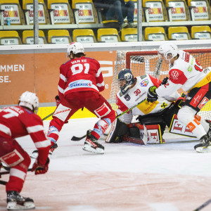 Finn van Ee (KFT) vor dem VEU-Kasten Finn van Ee (KFT) vor dem VEU-Kasten
