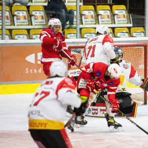 Jannik Fröwis (KFT) und Maximilian Theirich (KFT) vor dem Tor der VEU Jannik Fröwis (KFT) und Maximilian Theirich (KFT) vor dem Tor der VEU