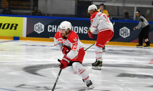 Johannes Bischofberger (KAC) und die Rotjacken jagen den fünften Sieg im fünften CHL-Spiel