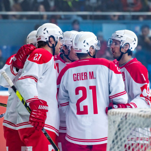 Torjubel der Rotjacken über den Führungstreffer zum 1:0 Torjubel der Rotjacken über den Führungstreffer zum 1:0