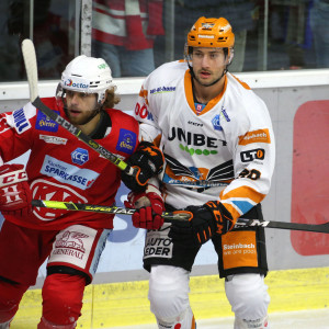 Daniel Obersteiner (KAC) gegen Julian Pusnik (BWL) Daniel Obersteiner (KAC) gegen Julian Pusnik (BWL)
