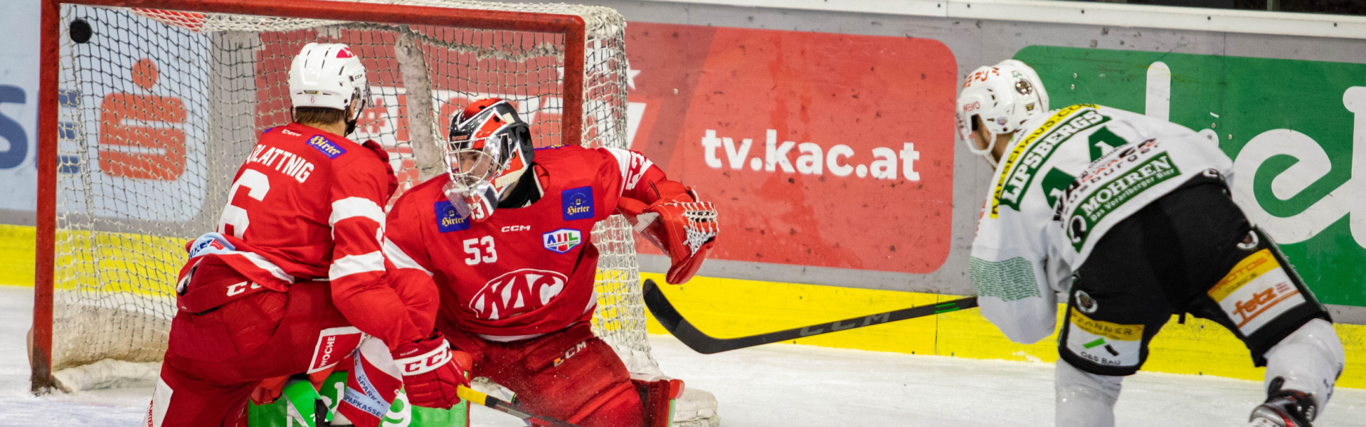 Der überragende Roberts Lipsbergs des EC Bregenzerwald, hier beim Tor zum 3:1