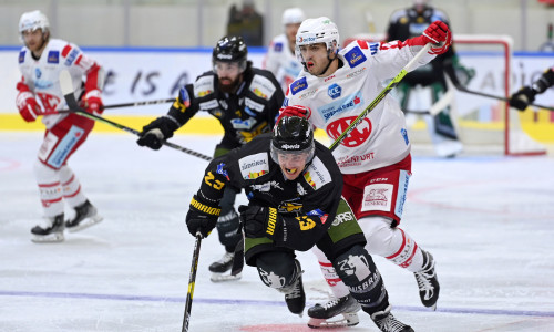 Jakob Stukel (PUS) gegen Thomas Vallant (KAC)