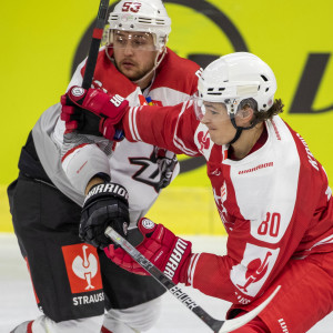 Niki Kraus (KAC) im Zweikampf Niki Kraus (KAC) im Zweikampf