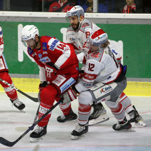 Paul Postma (KAC) gegen Dávid Bondra (IBC)