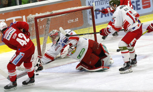 Rok Tičar (KAC) schiebt zur 1:0-Führung für die Rotjacken ein