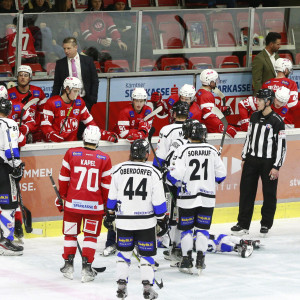 Schrecksekunde in Minute 50: Nach einem Zusammenstoß blieben Fabian Hochegger (KFT) und Alex Zecchetto (WSV) benommen liegen Schrecksekunde in Minute 50: Nach einem Zusammenstoß blieben Fabian Hochegger (KFT) und Alex Zecchetto (WSV) benommen liegen