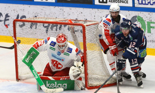 Sebastian Dahm (KAC), Martin Schumnig (KAC) und Brady Shaw (AVS)