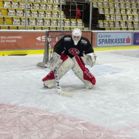 Future Team-Goalie Val Usnik demonstriert das Winkelspiel von Torhütern Future Team-Goalie Val Usnik demonstriert das Winkelspiel von Torhütern