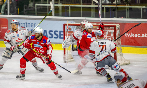 Daniel Obersteiner (KAC) und Manuel Ganahl (KAC) im Heimspiel gegen Bratislava am 15. Oktober