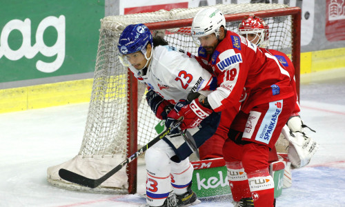 Thomas Koch (KAC) und Tim McGauley (HCI) im ersten Saisonduell, das der EC-KAC mit 6:2 gewinnen konnte