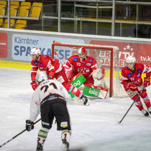 Goalie Florian Vorauer (KFT) musste nur ein Mal - und das bei doppelter numerischer Unterlegenheit - hinter sich greifen Goalie Florian Vorauer (KFT) musste nur ein Mal - und das bei doppelter numerischer Unterlegenheit - hinter sich greifen