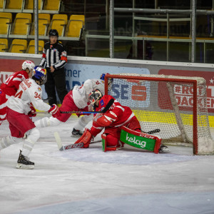 Goalie Jakob Holzer (KFT) musste nach dem ersten Drittel verletzt ausgewechselt werden