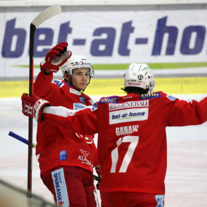 Clemens Unterweger erzielte nach Vorlage von Manuel Ganahl den entscheidenden Treffer in der Verlängerung Clemens Unterweger erzielte nach Vorlage von Manuel Ganahl den entscheidenden Treffer in der Verlängerung