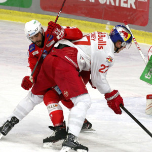 Steven Strong (KAC) gegen Ty Loney (RBS) Steven Strong (KAC) gegen Ty Loney (RBS)