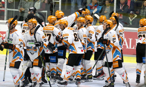 Die Black Wings Linz gewannen das erste Saisonduell mit dem EC-KAC Anfang Oktober in der Verlängerung