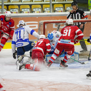 Valentin Hammerle (KFT) und Marco Sunitsch (KFT) im Getümmel vor dem Tor des 16-fachen Italienmeisters Valentin Hammerle (KFT) und Marco Sunitsch (KFT) im Getümmel vor dem Tor des 16-fachen Italienmeisters