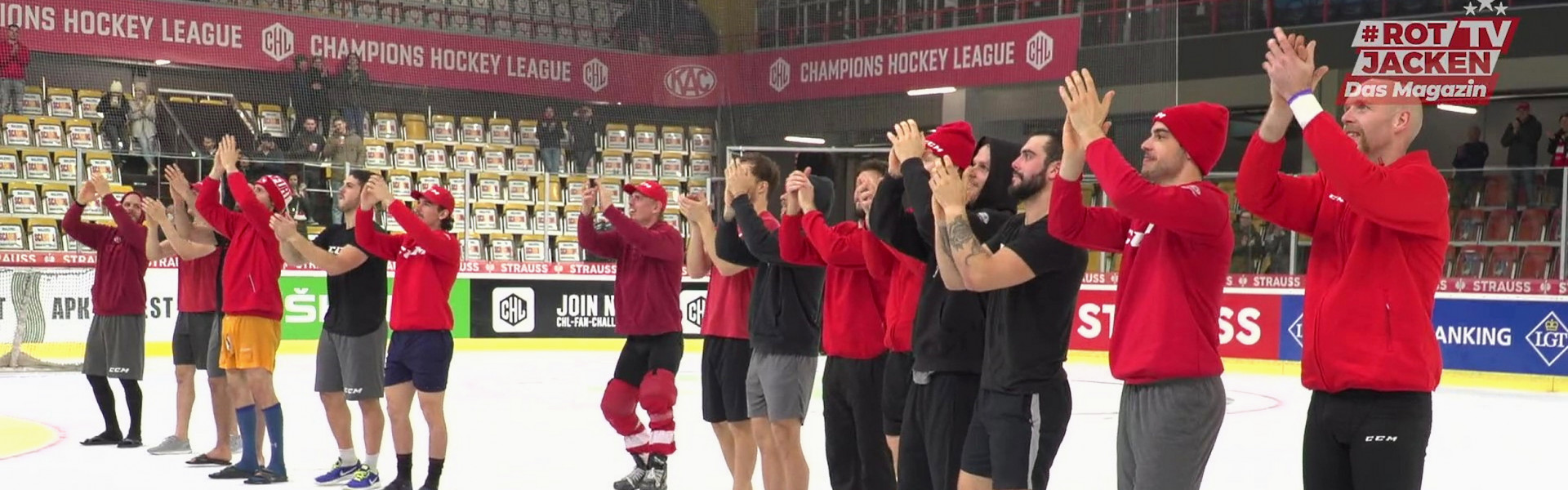 Lange nach dem Ende des CHL-Heimspiels gegen Leksand feierten die Rotjacken-Spieler noch mit den KAC-Fans