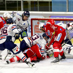 Großes Getümmel vor dem Tor der Gäste aus Ungarn Großes Getümmel vor dem Tor der Gäste aus Ungarn