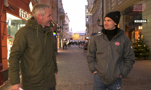 Am Altstadtspaziergang durch Klagenfurt unterhält sich Joschi Peharz mit Samuel Witting