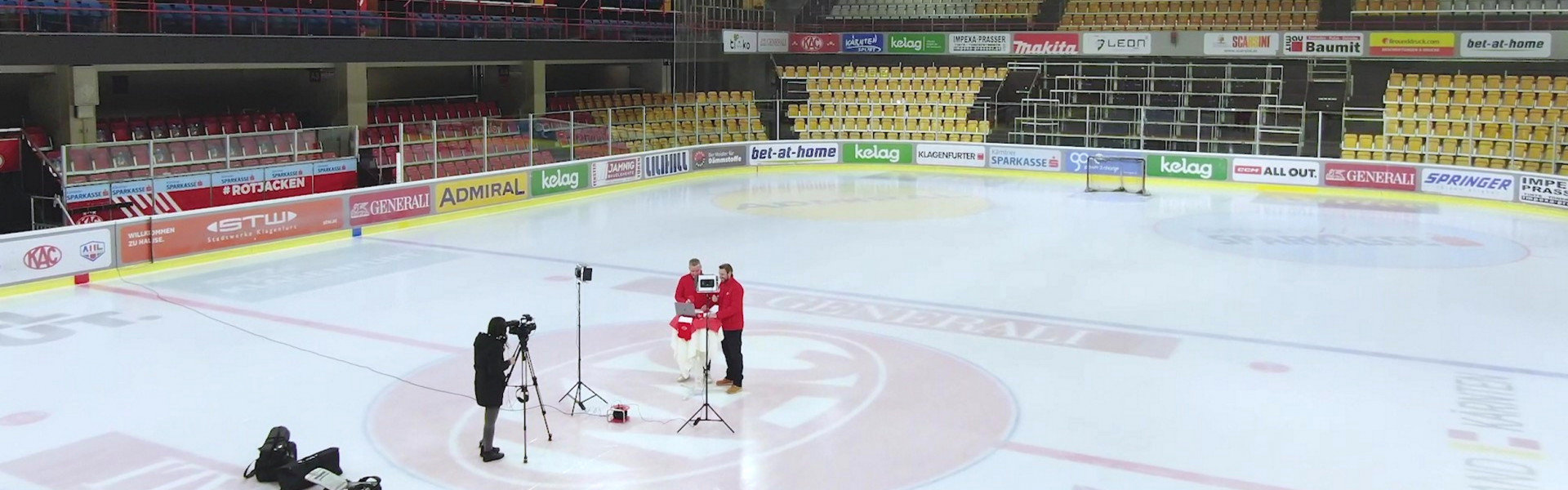 Episode 21 von #Rotjacken-TV - Das Magazin wurde direkt am Mittelkreis der Stadthalle aufgenommen