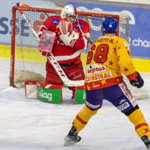 Goalie Florian Vorauer parierte gegen Asiago 53 Schüsse auf seinen Kasten Goalie Florian Vorauer parierte gegen Asiago 53 Schüsse auf seinen Kasten