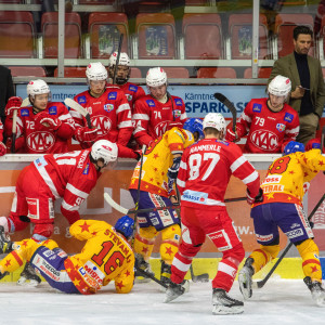 Nach gutem Kampf mussten sich die jungen Rotjacken dem Tabellenzweiten geschlagen geben Nach gutem Kampf mussten sich die jungen Rotjacken dem Tabellenzweiten geschlagen geben