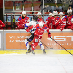 Die jungen Rotjacken starteten mit einer Heimniederlage in die Qualifikationsrunde der Alps Hockey League
