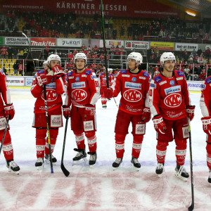 Die Rotjacken durften nach dem Spiel die Ovationen der 1.664 Fans in der Stadthalle entgegennehmen