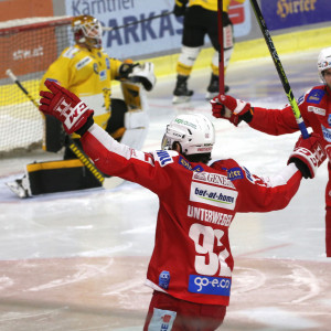 Clemens Unterweger schoss die Rotjacken nach nur 22 Sekunden in Führung Clemens Unterweger schoss die Rotjacken nach nur 22 Sekunden in Führung