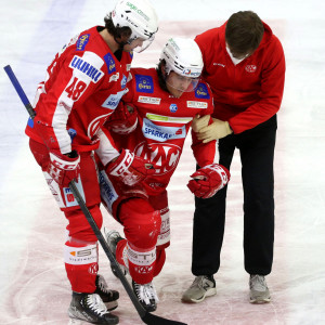 Niklas Würschl schied in Minute 51 nach bis dahin starker Leistung (ein Tor, zwei Assists) verletzt aus Niklas Würschl schied in Minute 51 nach bis dahin starker Leistung (ein Tor, zwei Assists) verletzt aus