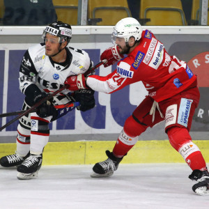 Steven Strong (KAC), hier gegen Anthony Luciani (ZNO), bot in dieser Partie eine bärenstarke Leistung Steven Strong (KAC), hier gegen Anthony Luciani (ZNO), bot in dieser Partie eine bärenstarke Leistung