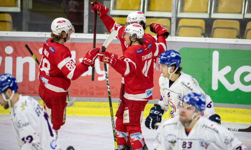 Gleich sechs Mal durften die jungen Rotjacken im Heimspiel gegen Kitzbühel jubeln