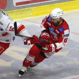 Nach 73-tägiger Verletzungs- und Krankheitspause gab Thomas Koch bei den Rotjacken zum Pre-Playoff-Start sein Comeback Nach 73-tägiger Verletzungs- und Krankheitspause gab Thomas Koch bei den Rotjacken zum Pre-Playoff-Start sein Comeback