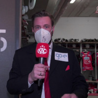 Marc Brabant mit einem exklusiven Blick in die Kabine der Rotjacken in Wien Marc Brabant mit einem exklusiven Blick in die Kabine der Rotjacken in Wien