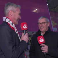 Joschi Peharz im Gespräch mit Admiral Sportwetten-CEO Paul Kozelsky, dessen Unternehmen sowohl den EC-KAC als auch die Vienna Capitals sponsert Joschi Peharz im Gespräch mit Admiral Sportwetten-CEO Paul Kozelsky, dessen Unternehmen sowohl den EC-KAC als auch die Vienna Capitals sponsert