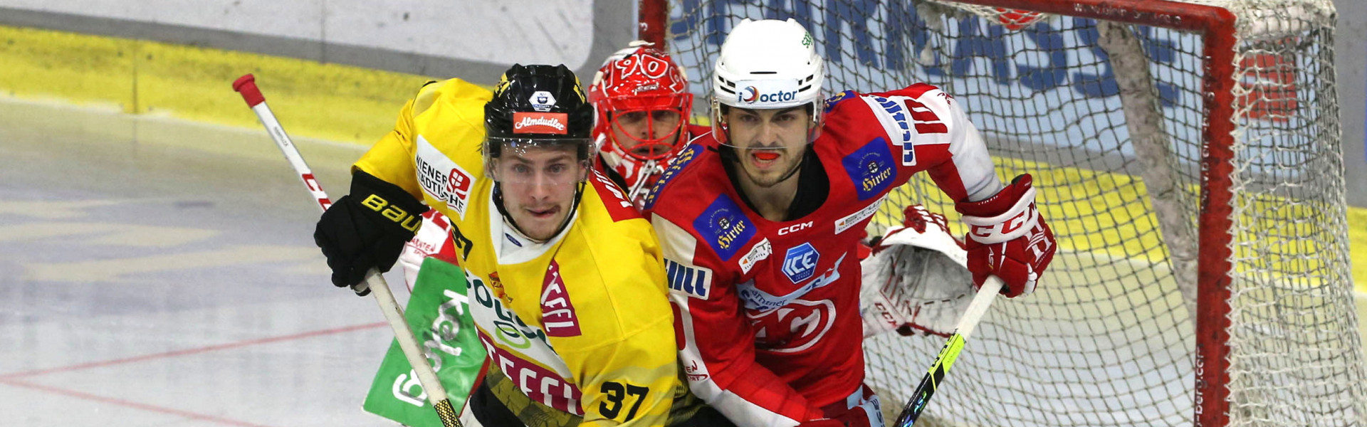 Thomas Vallant, hier gegen Wiens Christof Kromp, ist der einzige Kaderspieler des EC-KAC, der sämtliche 62 Bewerbsspiele in der laufenden Saison absolviert hat