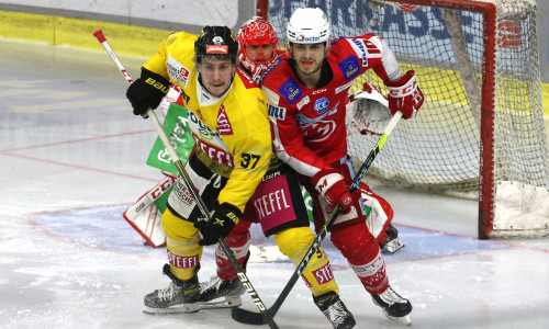 Thomas Vallant, hier gegen Wiens Christof Kromp, ist der einzige Kaderspieler des EC-KAC, der sämtliche 62 Bewerbsspiele in der laufenden Saison absolviert hat