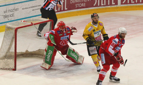 Mit einer großen kämpferischen Leistung drehten die Rotjacken das Auswärtsspiel in Wien und brachten die Viertelfinalserie damit wieder nach Klagenfurt