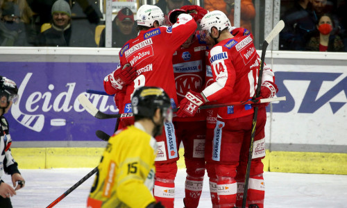 Die Rotjacken wollen am Sonntag auf eigenem Eis jubeln und die Viertelfinalserie ausgleichen