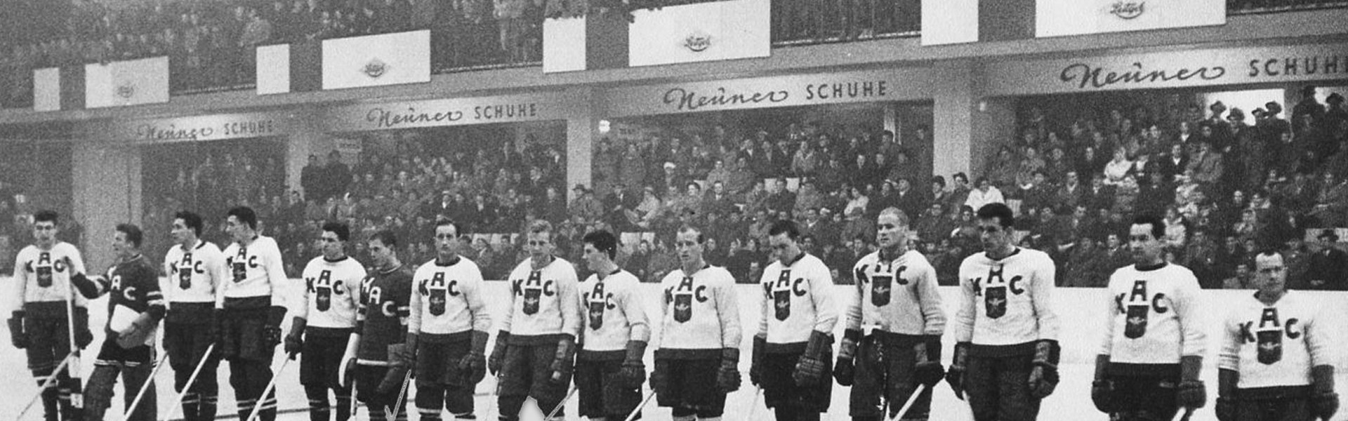 Die Mannschaft des KAC beim Eröffnungsspiel der Stadthalle am 22. November 1959