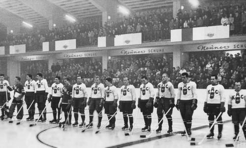 Die Mannschaft des KAC beim Eröffnungsspiel der Stadthalle am 22. November 1959
