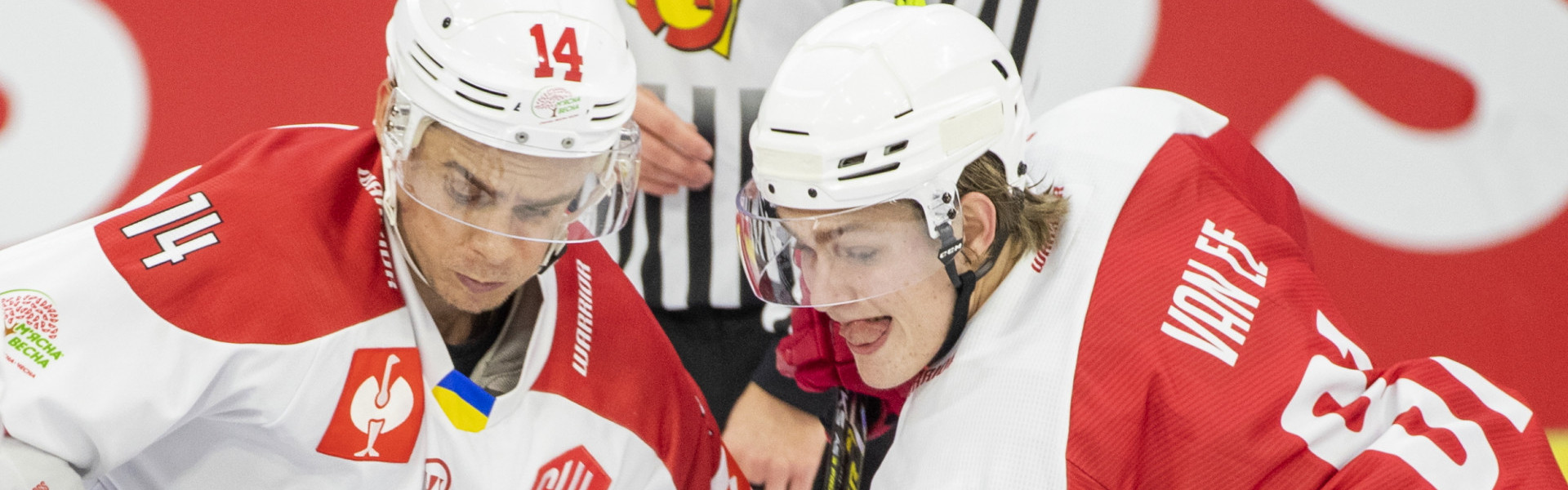 Finn van Ee (19) und drei seiner Alterskollegen aus dem Future Team haben ihre Verträge beim EC-KAC verlängert
